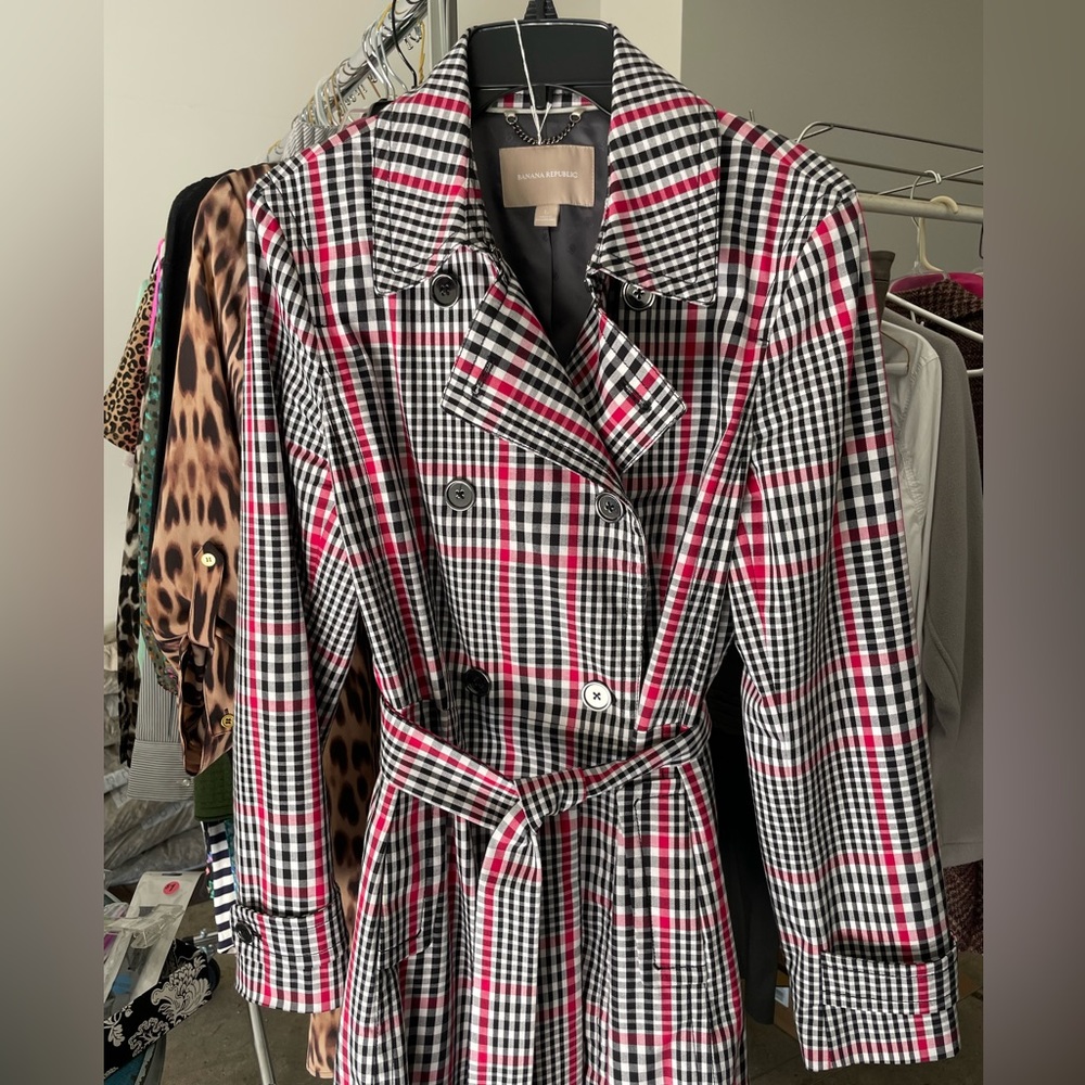 Banana Republic women’s trench coat in perfect condition